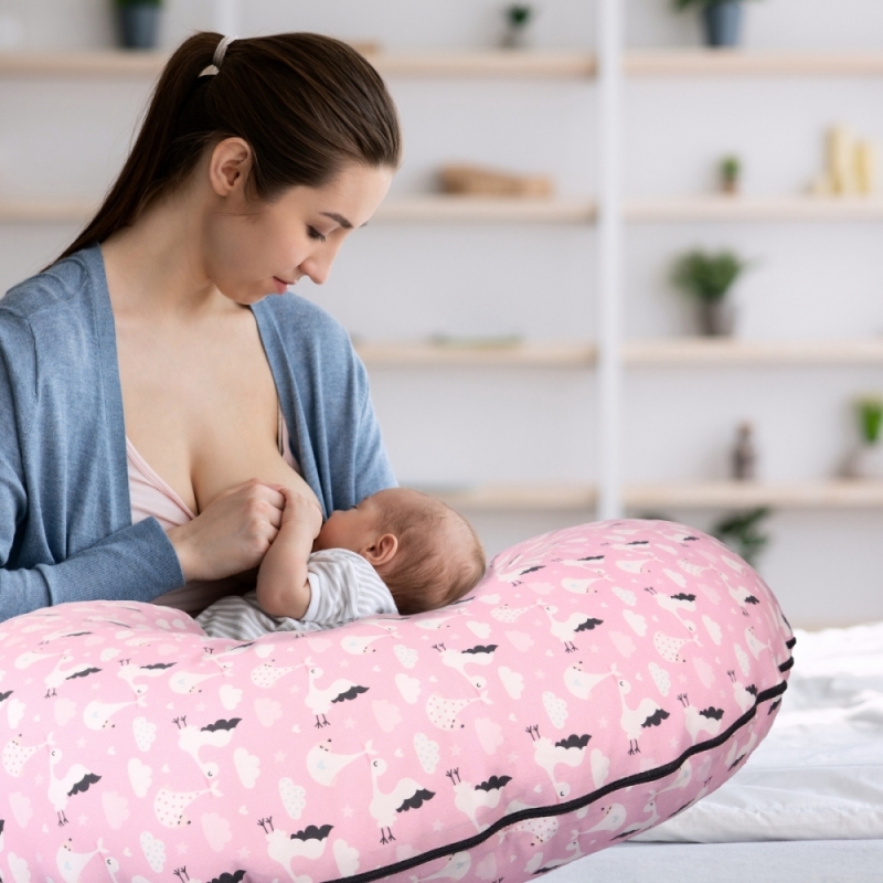 4 maneras de usar el cojín de embarazo y lactancia